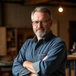 Porträtfoto von Jan Eichenberger, Uhrmachermeister spezialisiert auf Restaurierung